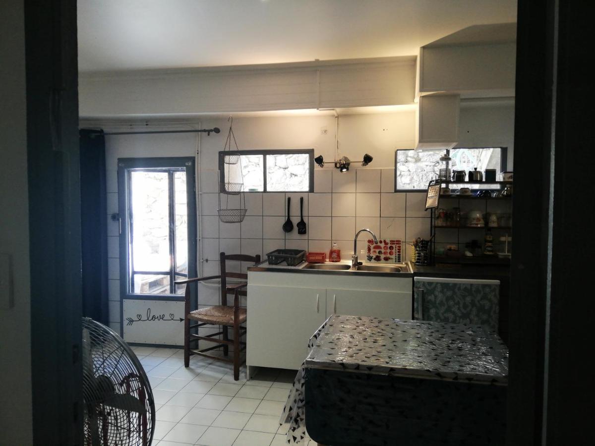 Charmant Appartement En Centre-Ville Medieval Gigean المظهر الخارجي الصورة